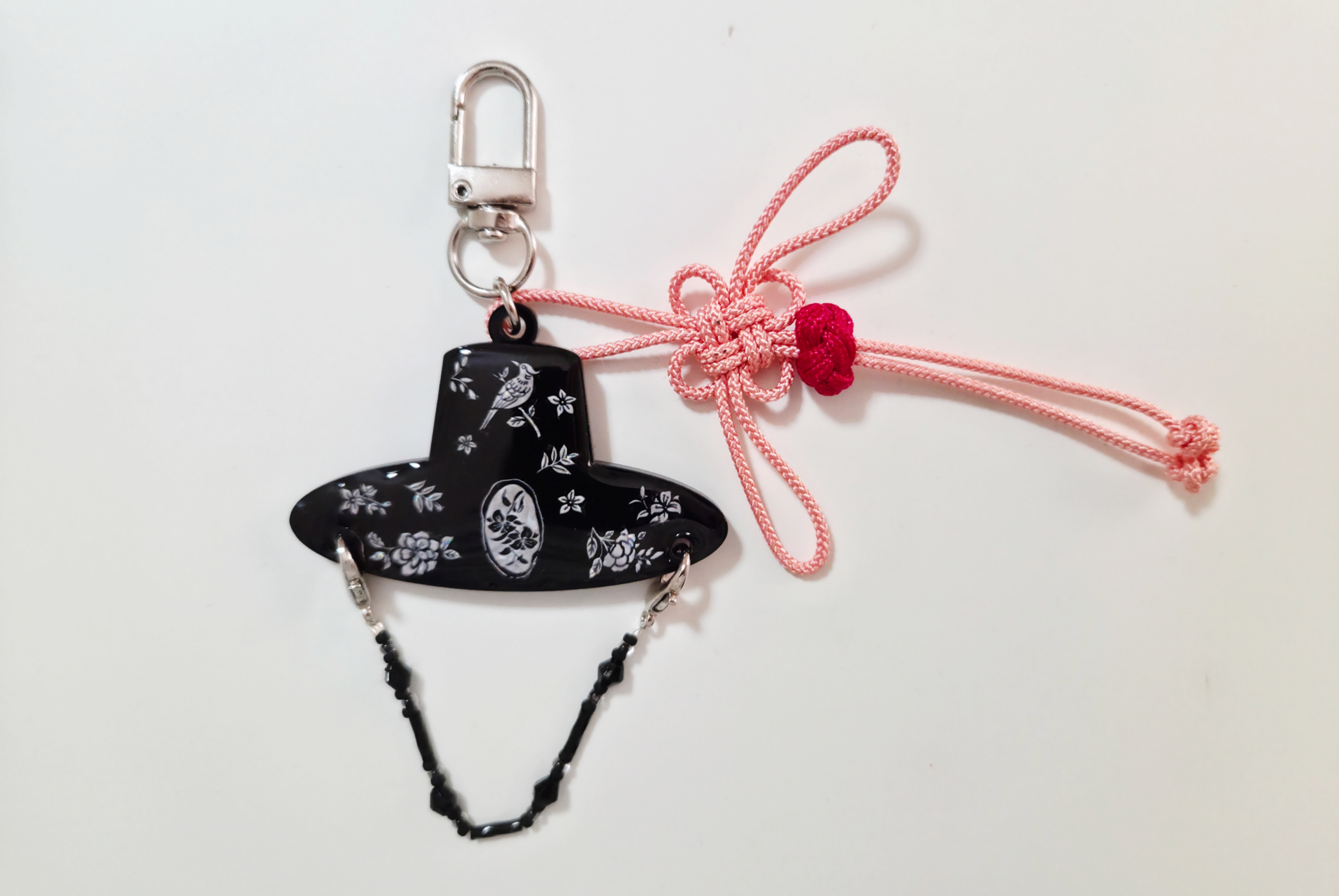 Completed gat keyring made by participants using traditional Korean knotting techniques (by Koreaculture.gr)