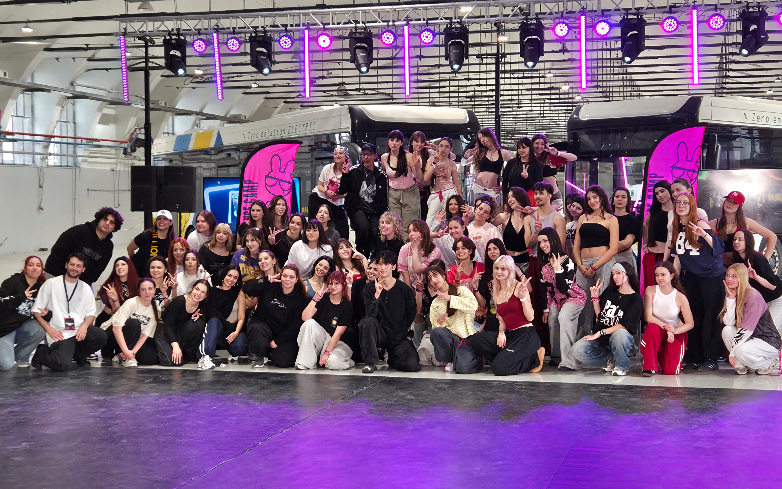Group photo from Gun Lee’s Day 2 masterclass during Konfectionery Dance Camp in Athens on May 3 (by Koreaculture.gr)
