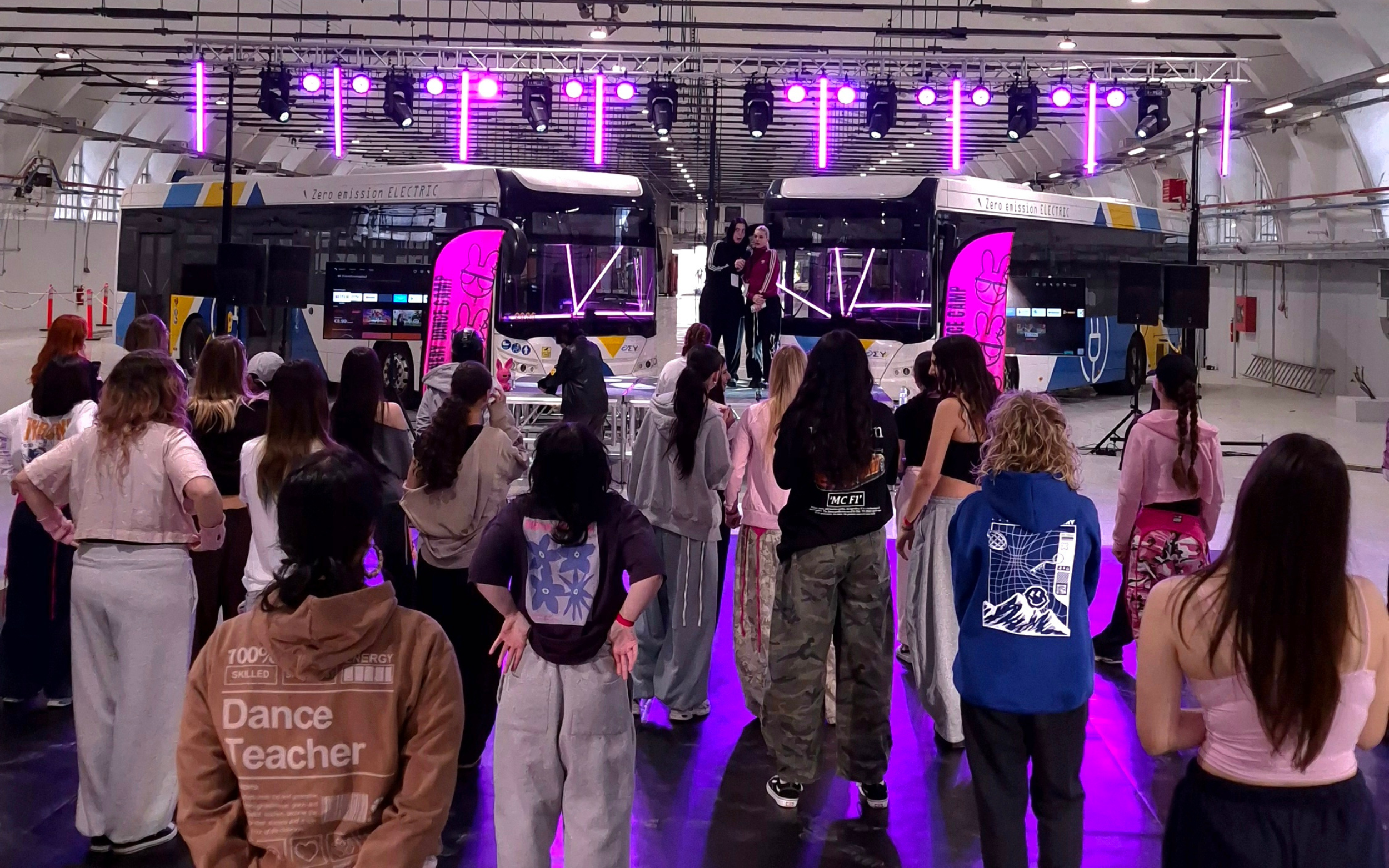 Greek dance duo EL.EVEN, formed by Eleni Giannopoulou and Evi (Paraskevi) Petraki, open the Konfectionery Dance Camp with a choreography workshop on May 2 in Athens (by Koreaculture.gr)