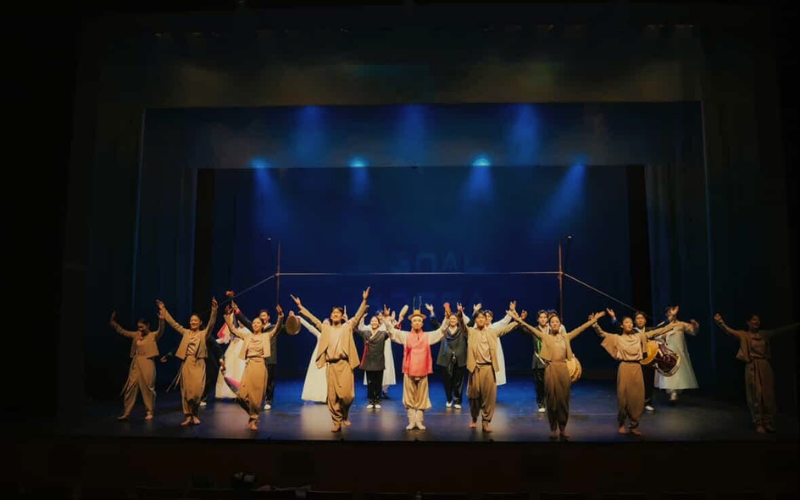 SIGNAL: Korea performers on stage (by Nam Chang-Dong)