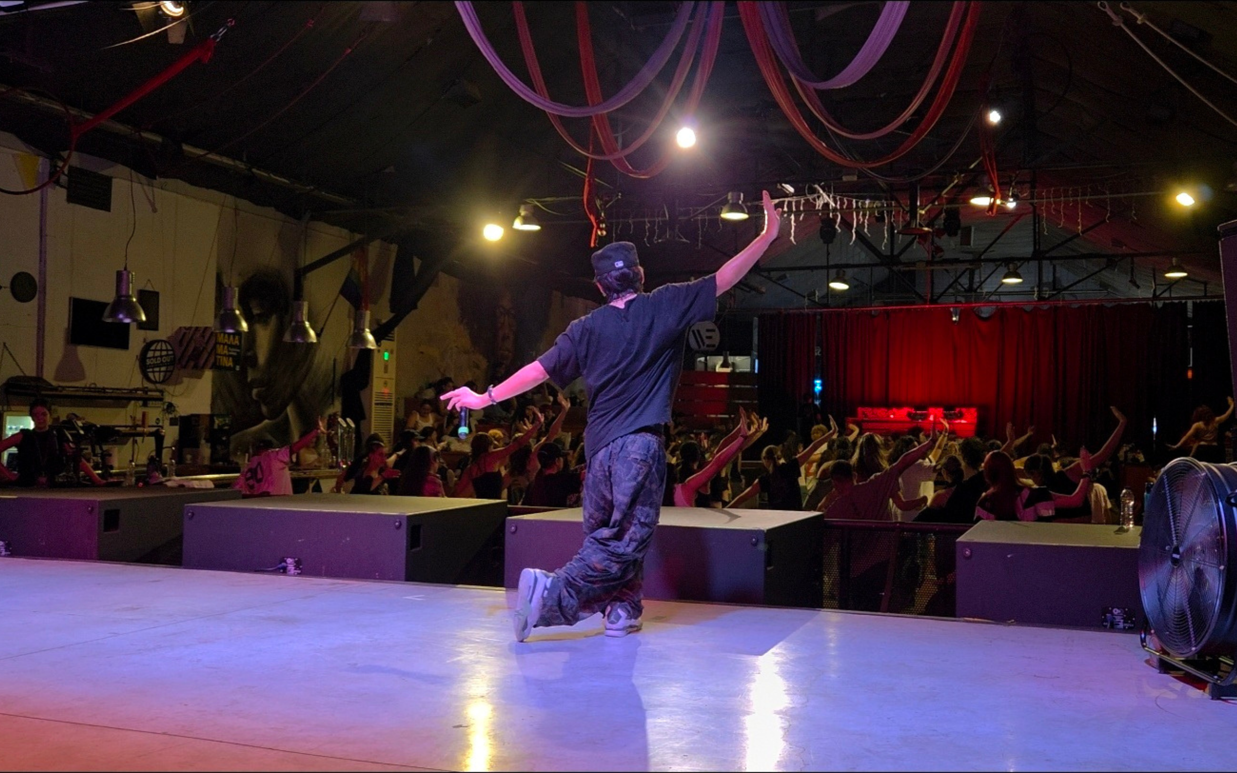 Hui explains the choreography to participants during his workshop