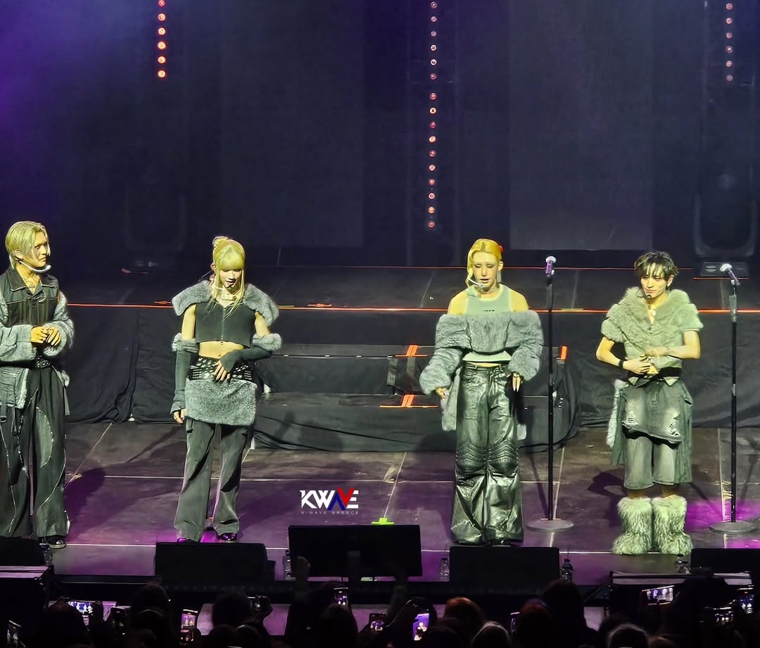 XLOV interacting with fans during a talk segment of the concert (by K-WAVE Greece)